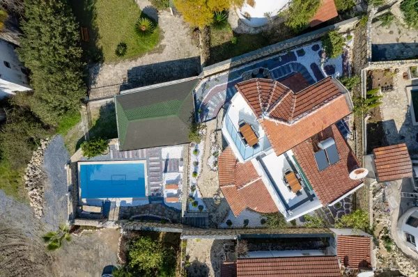 Alanya Türkler'de Havuzlu Lüks 4+2 Tripleks Villa