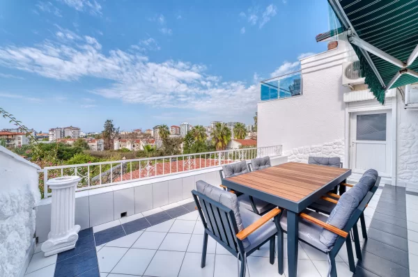 Alanya Türkler'de Havuzlu Lüks 4+2 Tripleks Villa