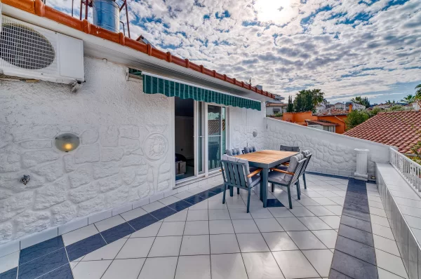Alanya Türkler'de Havuzlu Lüks 4+2 Tripleks Villa