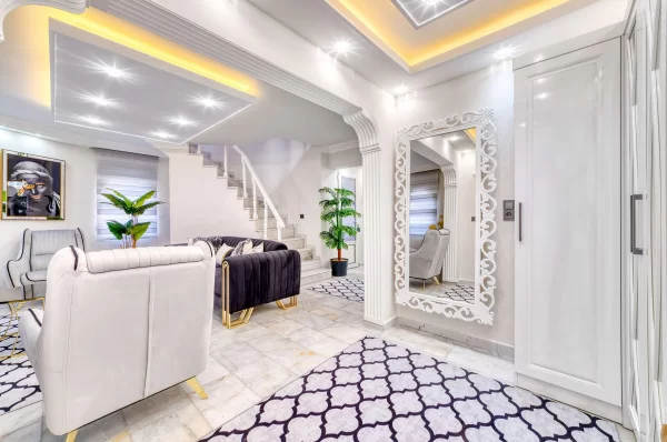 Alanya Türkler'de Havuzlu Lüks 4+2 Tripleks Villa