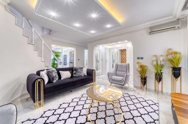 Alanya Türkler'de Havuzlu Lüks 4+2 Tripleks Villa