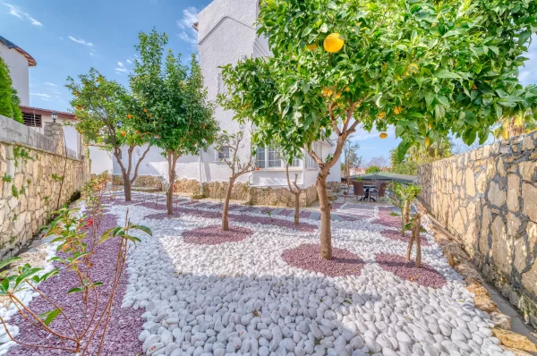 Alanya Türkler'de Havuzlu Lüks 4+2 Tripleks Villa