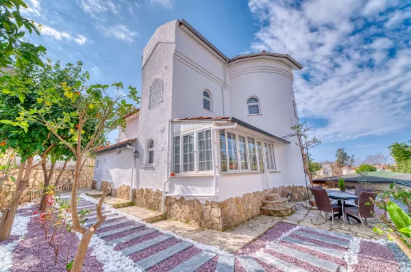 Alanya Türkler'de Havuzlu Lüks 4+2 Tripleks Villa