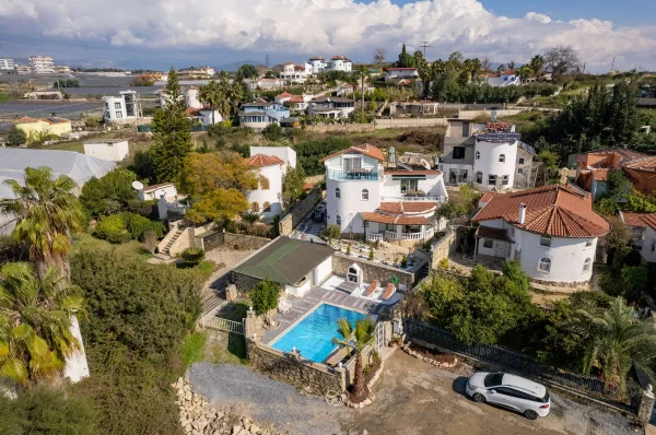 Luxurious 4+2 Triplex Villa with Pool in Alanya,Türkler
