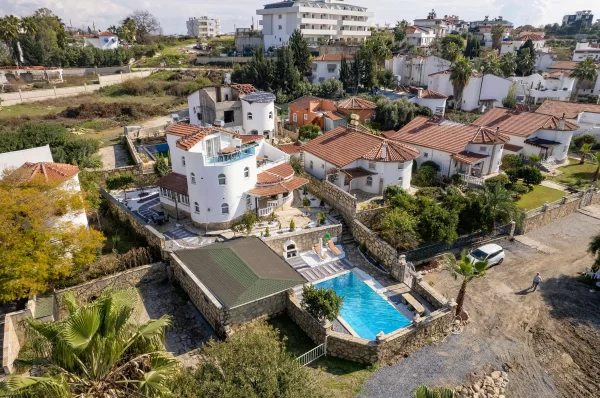 Luxurious 4+2 Triplex Villa with Pool in Alanya,Türkler
