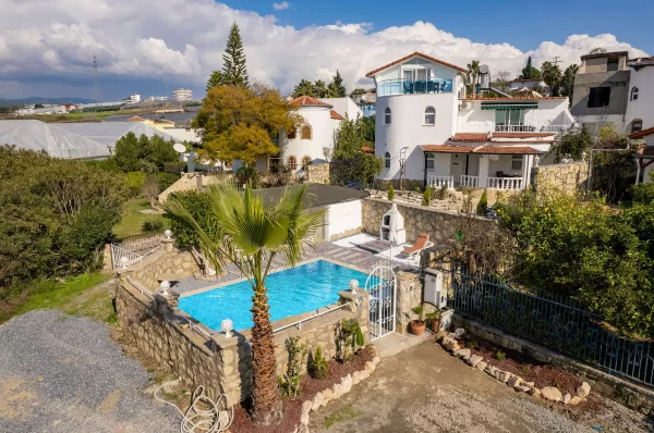 Luxurious 4+2 Triplex Villa with Pool in Alanya,Türkler