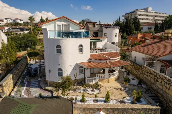 Luxurious 4+2 Triplex Villa with Pool in Alanya,Türkler