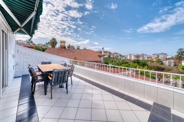 Luxurious 4+2 Triplex Villa with Pool in Alanya,Türkler