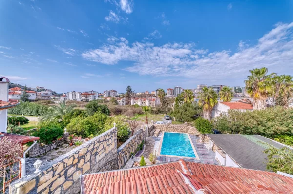 Luxurious 4+2 Triplex Villa with Pool in Alanya,Türkler