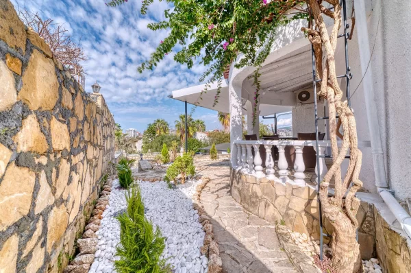 Luxurious 4+2 Triplex Villa with Pool in Alanya,Türkler