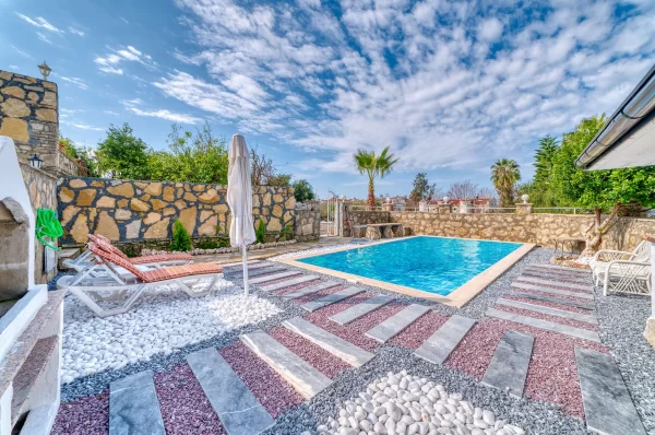 Luxurious 4+2 Triplex Villa with Pool in Alanya,Türkler