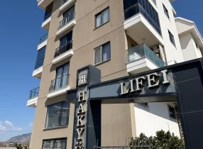 Современные апартаменты в Каргыджаке с одной спальней и садом