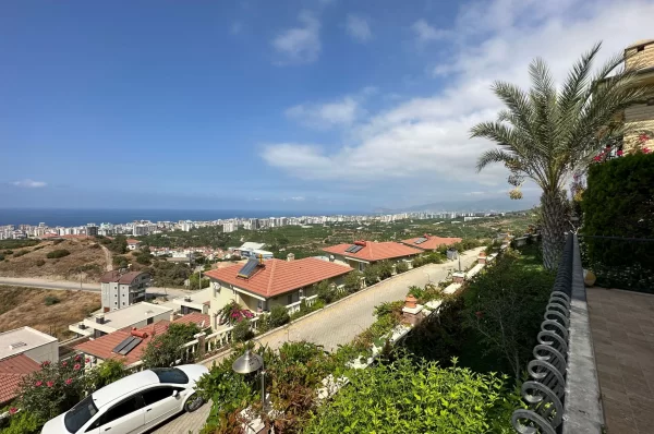 Kargicak Alanya'da Güvenli ve Konforlu 4+1 Daire